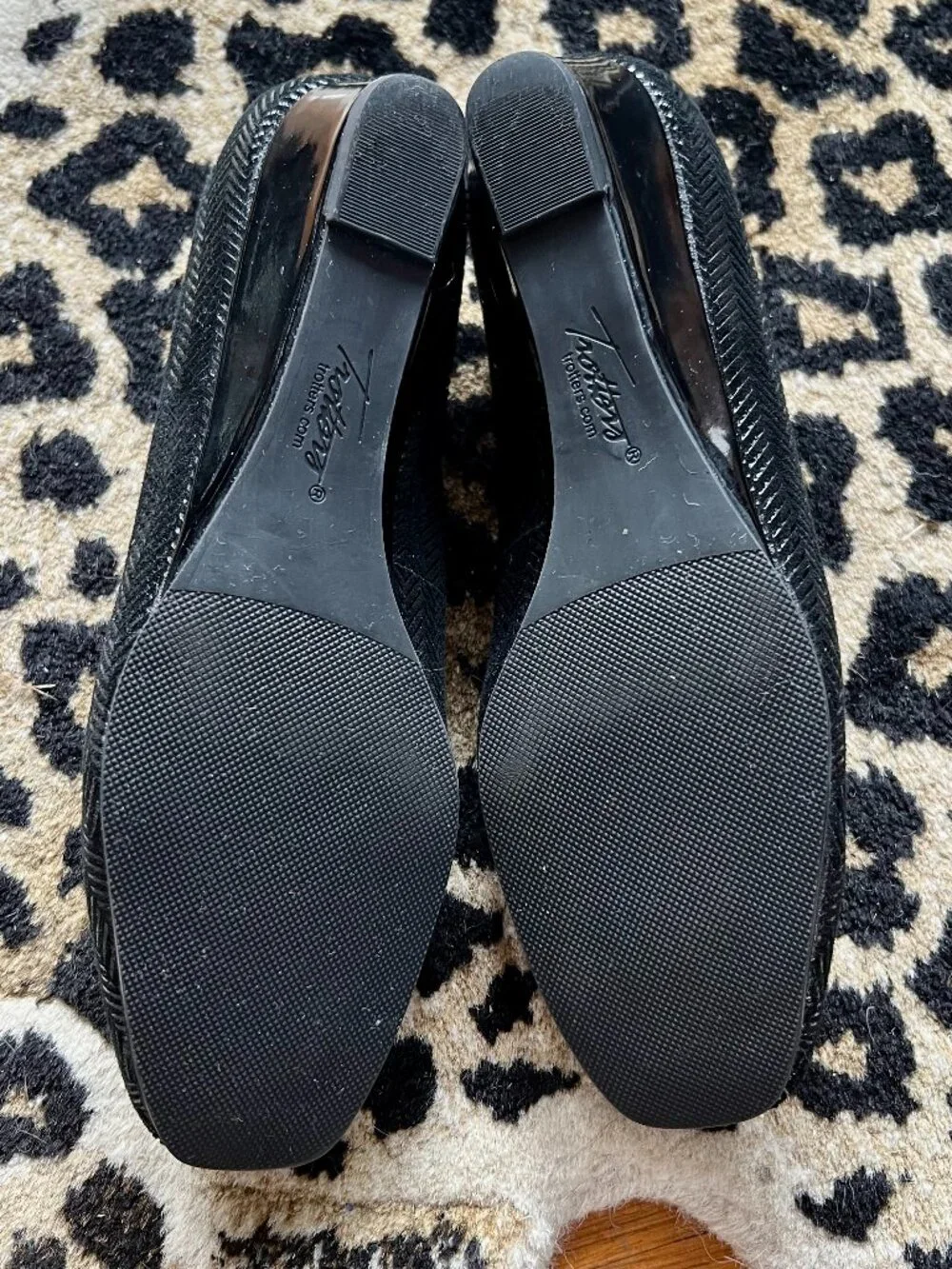 Trotters Black Lauren Wedge Size 5.5